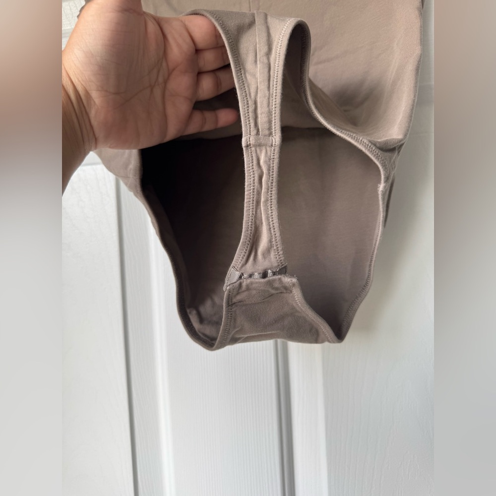 Everlane Tan Bodysuit Minimalist Design Cap Sleeve - Picture 4 of 4